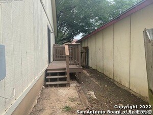 Building Photo - 803 Meadow Dale