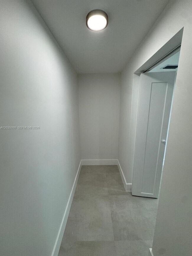 Building Photo - 4028 SW 49th Ct