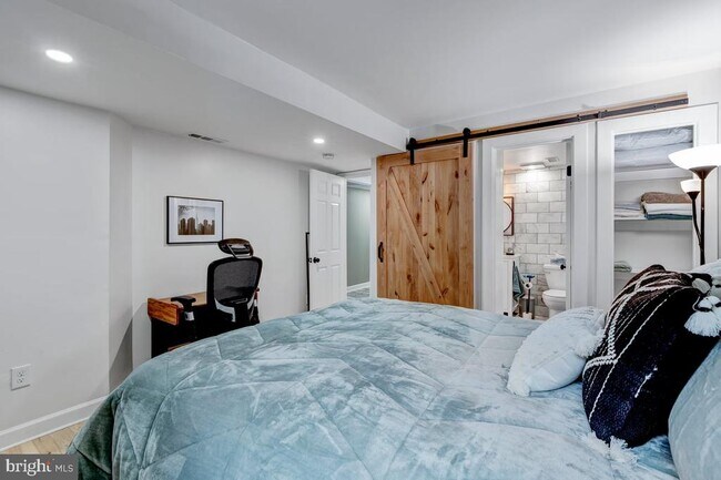 Building Photo - 1408 21st St NW