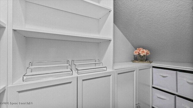 Building Photo - 1320 Lara Cir