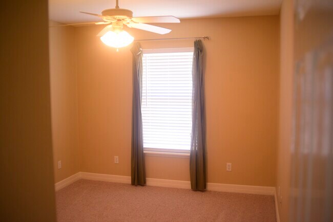 Building Photo - 122 Palisade Ln