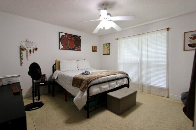 Building Photo - 624 Territory Ln