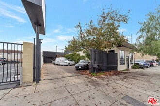 Building Photo - 10835 Magnolia Blvd