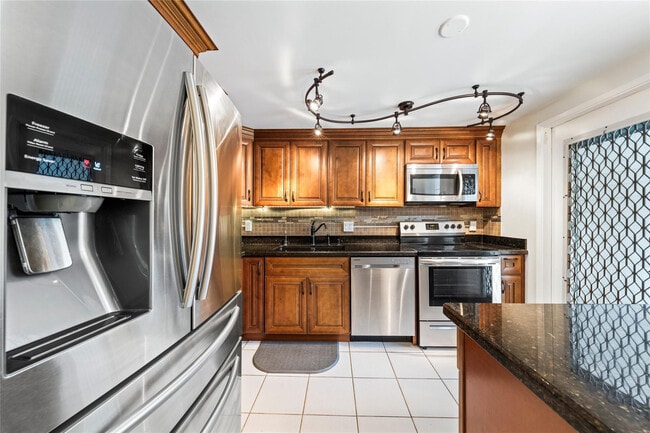 Building Photo - 3150 N Course Ln