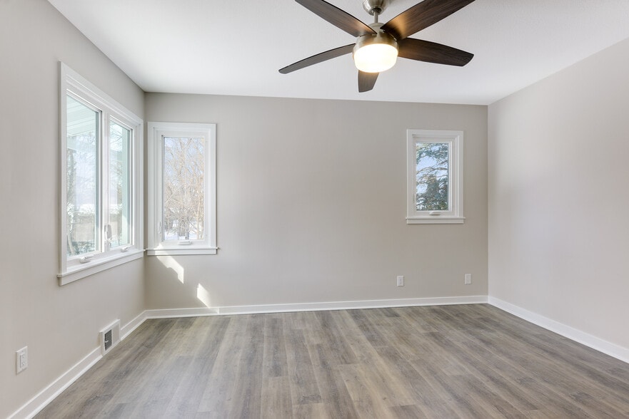 Building Photo - 1943 Regent Ave N