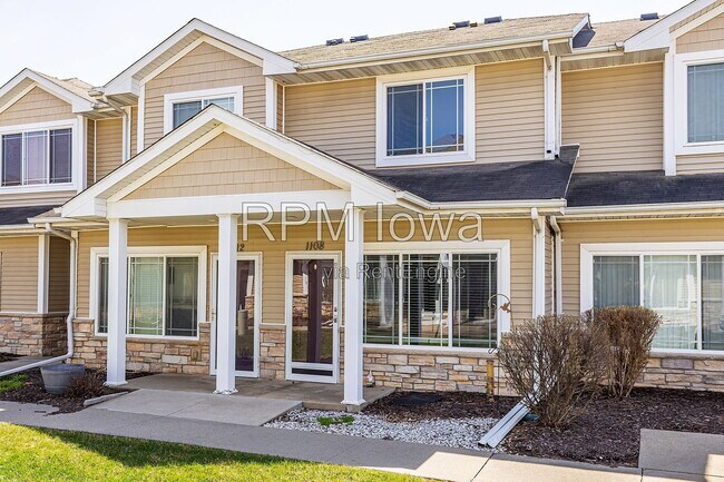 Building Photo - 1108 NE 7th Ln