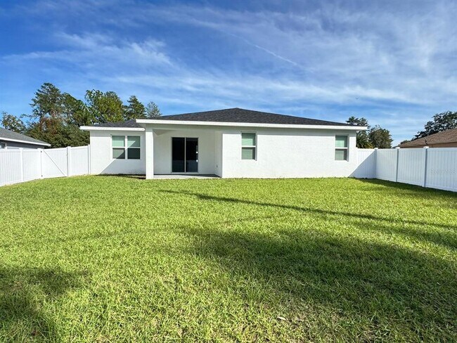 Building Photo - 442 Marion Oaks Course