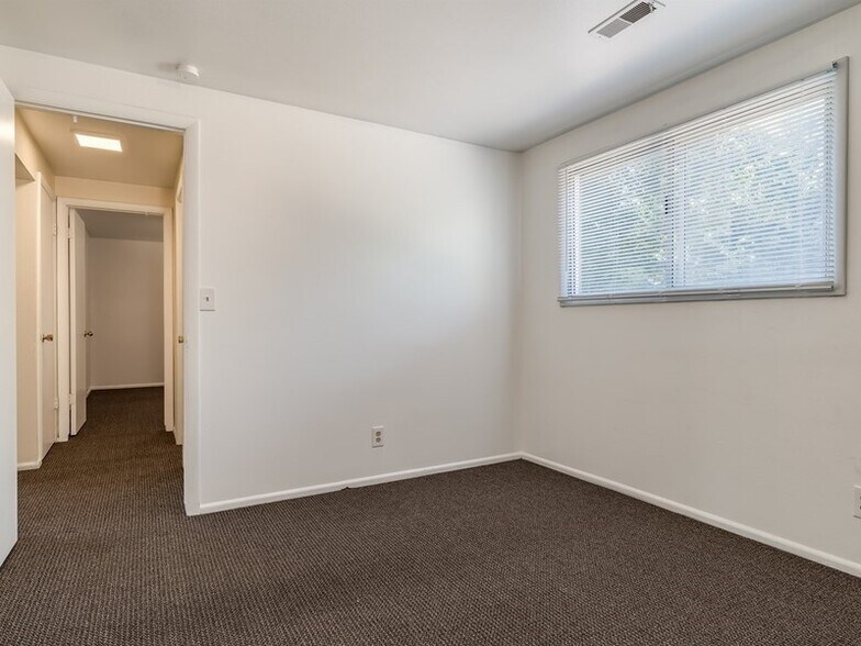 Building Photo - 938 23rd St