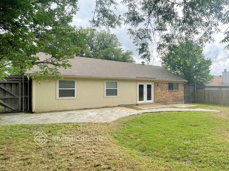 Building Photo - 6649 Parkwood Dr