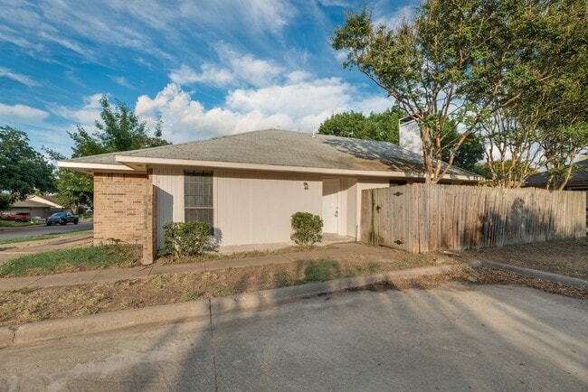 Building Photo - 620 Via Miramonte