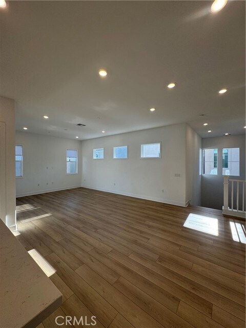 Building Photo - 436 Loon