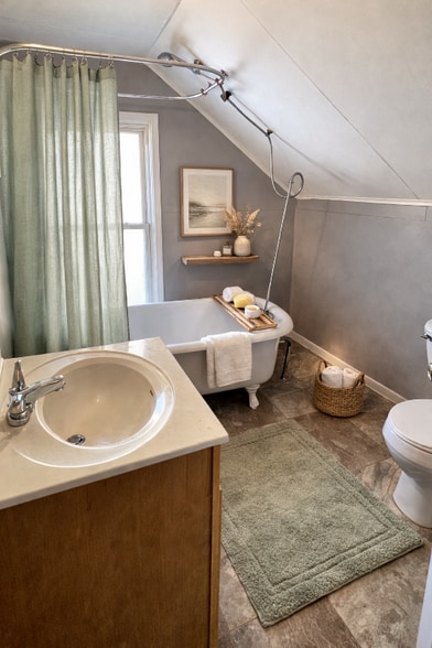 Building Photo - 1222 Eastern Ave SE