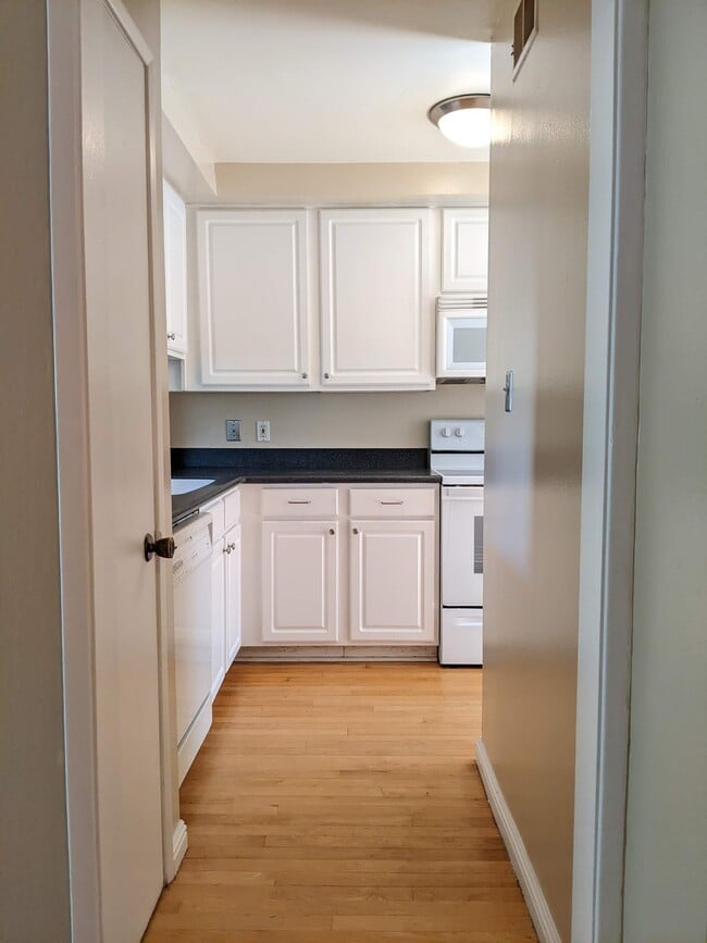 Building Photo - 105 Ascot Ct