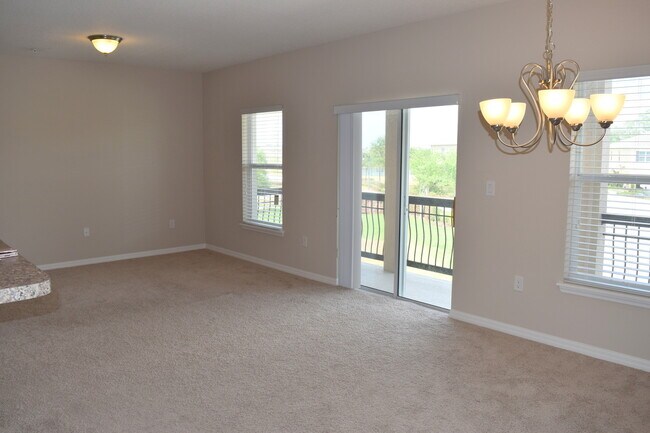 Building Photo - Beautiful Lake View Condo in a Prime Location