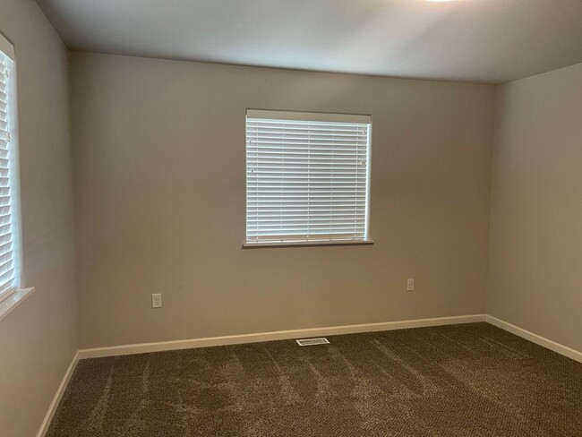 Building Photo - 1550 N Tinitun Cir