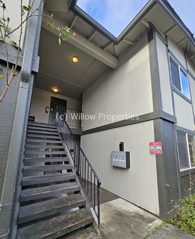 Building Photo - Two Bedroom in Tacoma