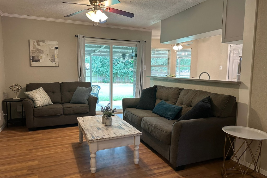 Building Photo - 1607 Sagebrush Trl