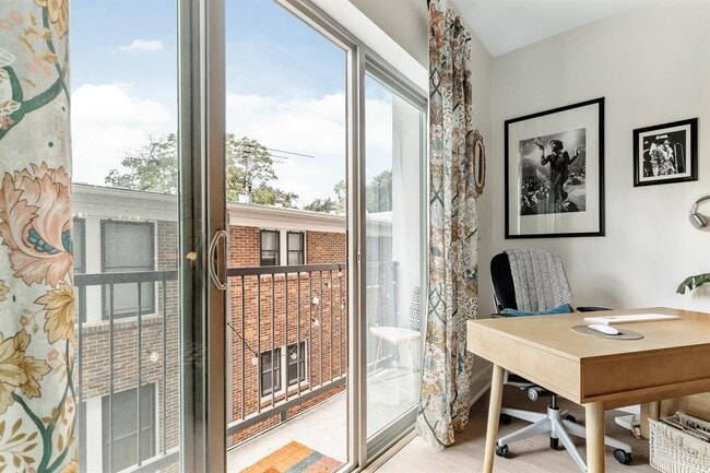 Building Photo - 908 Nueces St