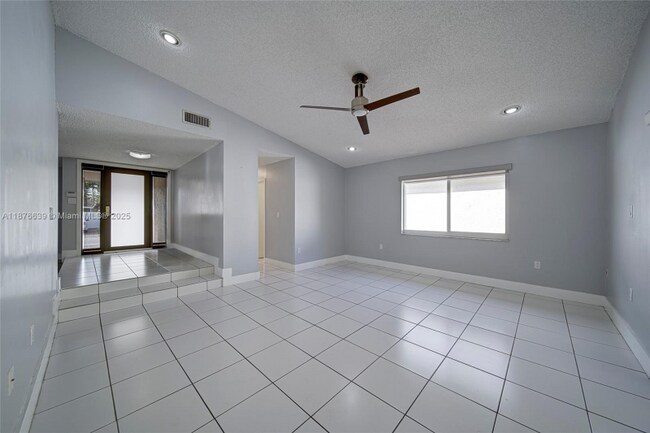 Building Photo - 621 SW 99th Pl