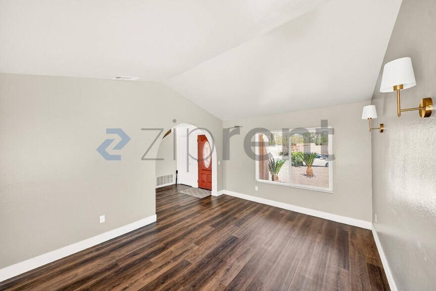 Building Photo - 318 Mesa Verde Ave