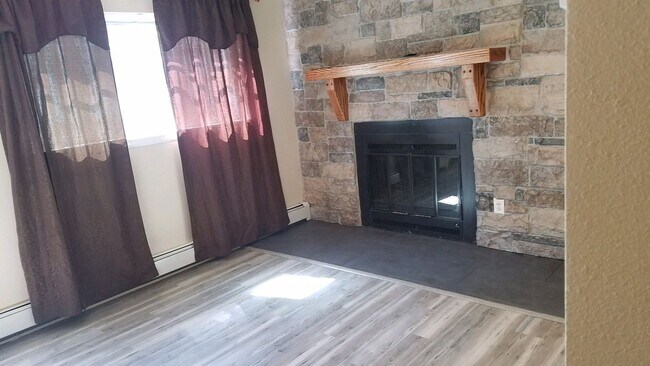 Building Photo - 4 Bedroom Duplex