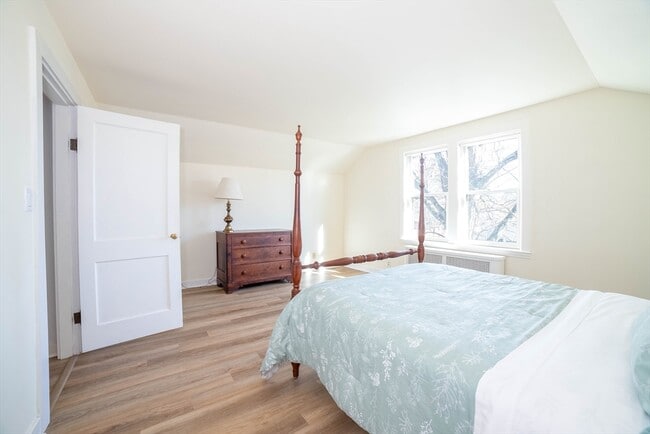 Building Photo - 47 Florence St