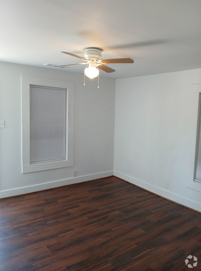 Building Photo - PRICE REDUCED!! MOVE IN READY!!!
