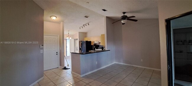 Building Photo - 2410 San Remo Cir