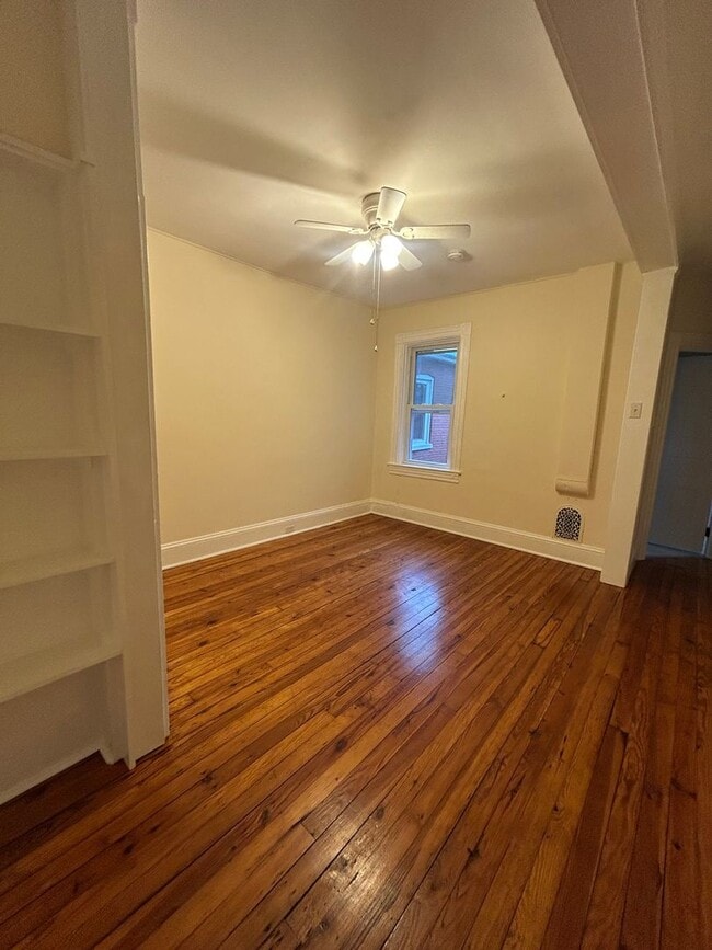 Building Photo - 556 N Plum St