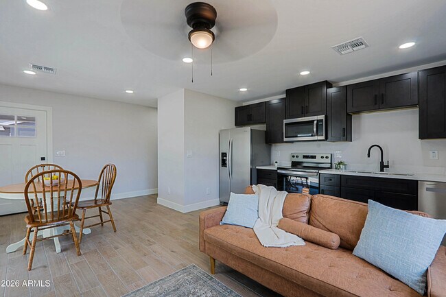 Building Photo - 454 S Pioneer