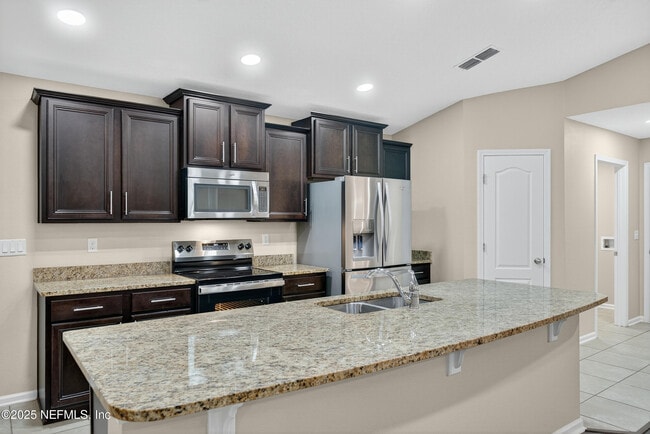 Building Photo - 15885 Bainebridge Dr