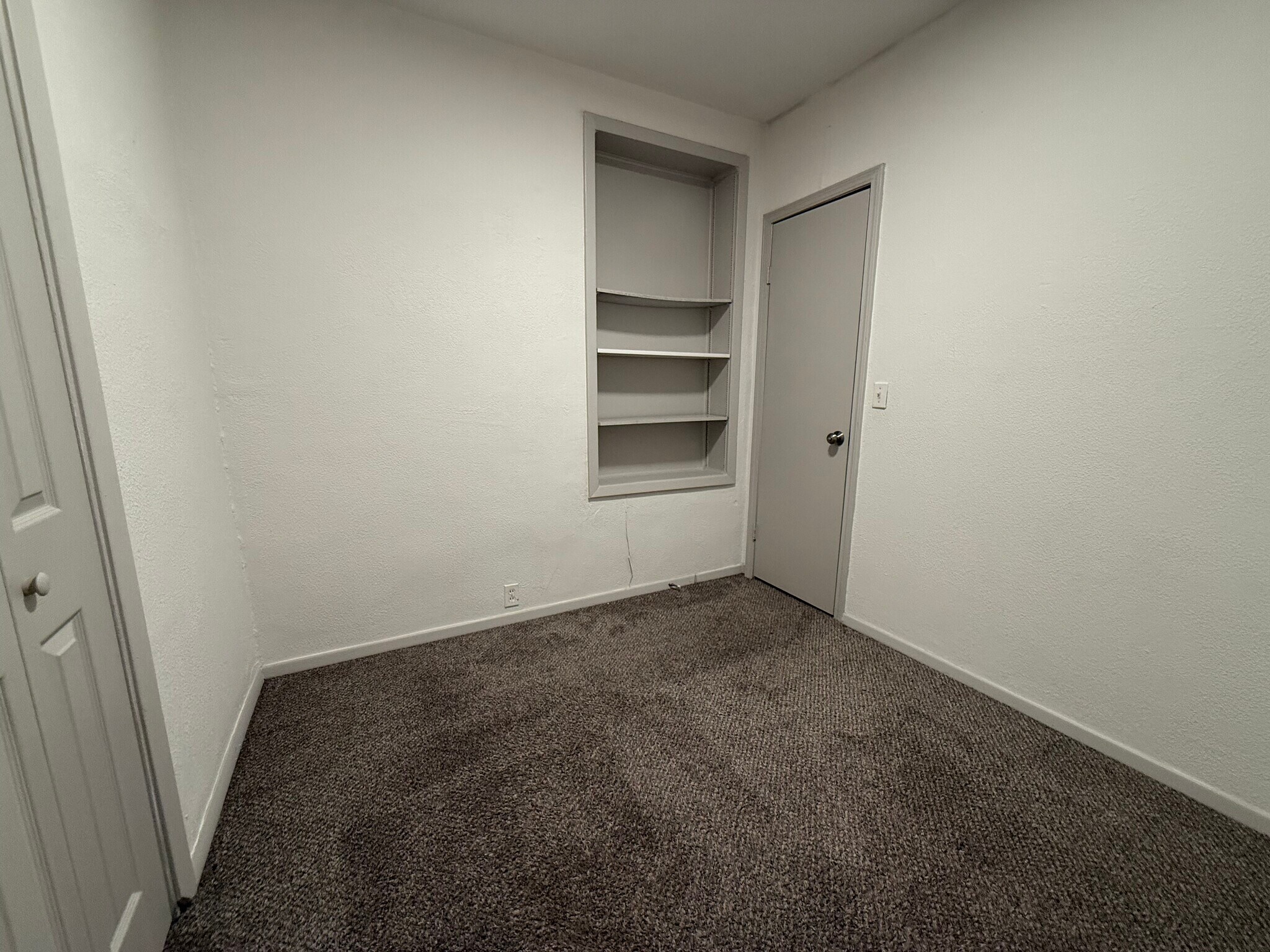 Building Photo - 8852 Woodland Dr