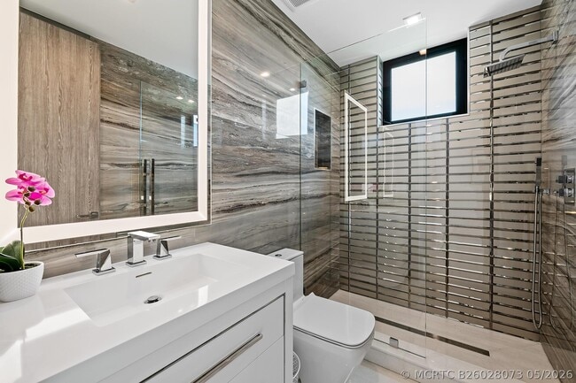 Building Photo - 401 Lido Dr