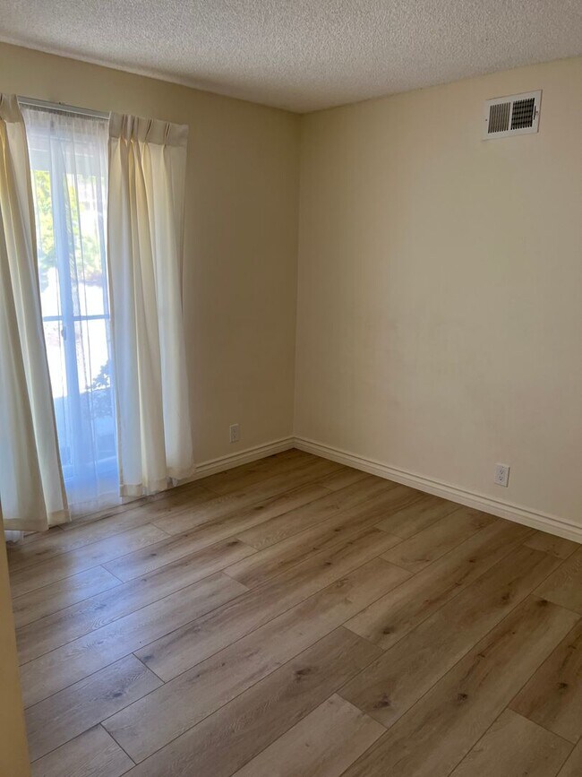Building Photo - Great Location. 3 Bedroom Home