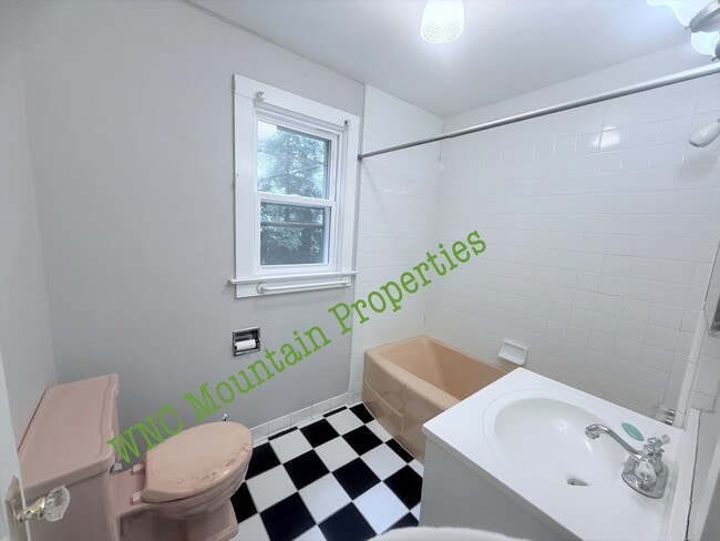 Building Photo - 101 Hemphill Rd