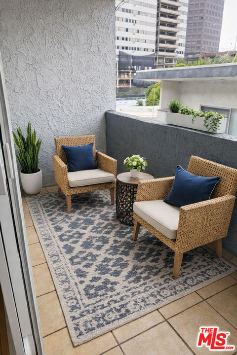 Building Photo - 1242 S Barrington Ave