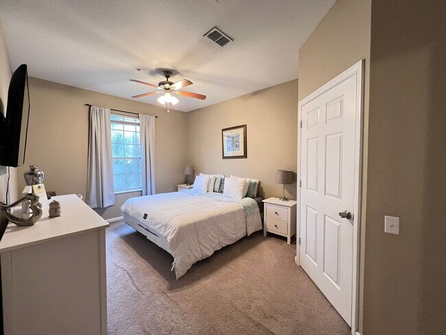 Building Photo - The perfect home waiting for you! FULLY FU...