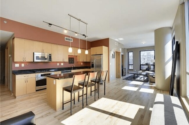 Primary Photo - 215 10th Ave S