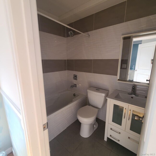 Building Photo - 104-42 164th St