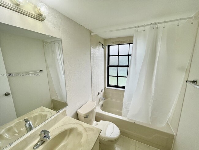 Building Photo - 2624 Riverside Dr