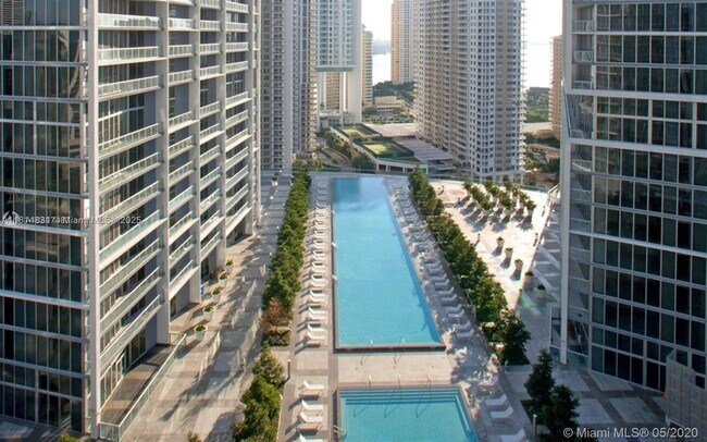 Building Photo - 495 Brickell Ave