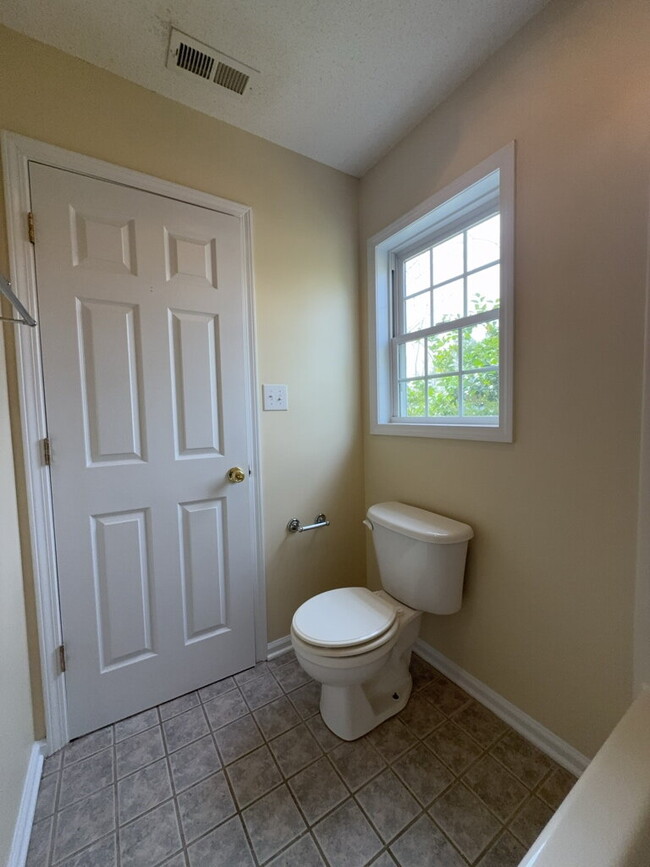 Building Photo - Three Bedroom Two and Half Full Bathroom R...