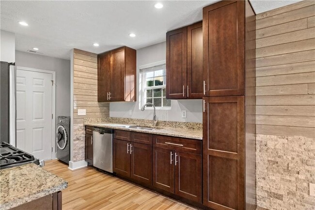 Building Photo - 1245 Hillcrest Glenn Cir