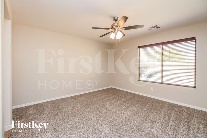 Building Photo - 914 W Desert Canyon Dr