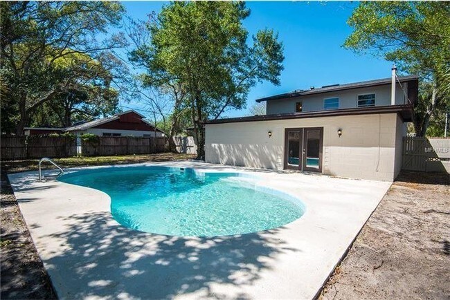 Building Photo - 5516 Sedgefield St