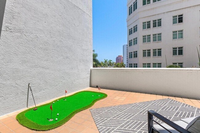 Building Photo - 255 Evernia St