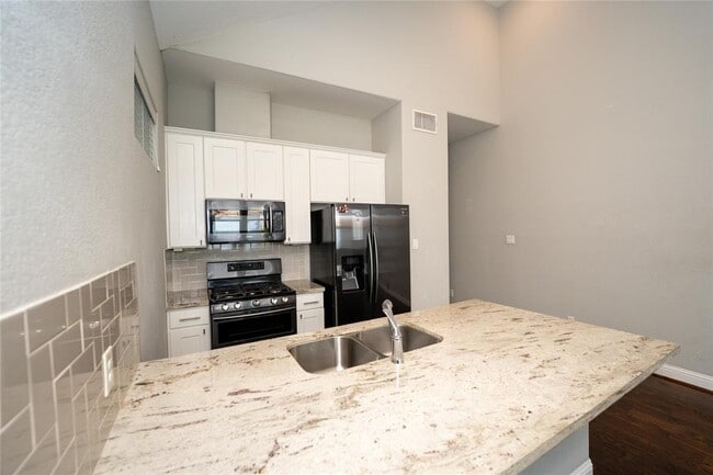 Building Photo - 5411 Camaguey St