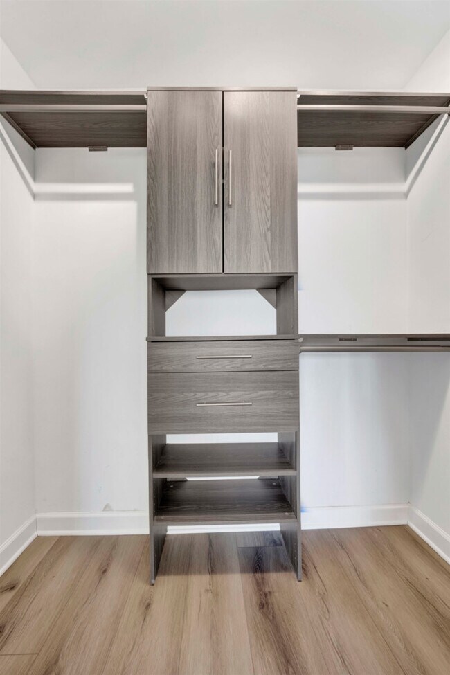 Building Photo - 30 E Huron St