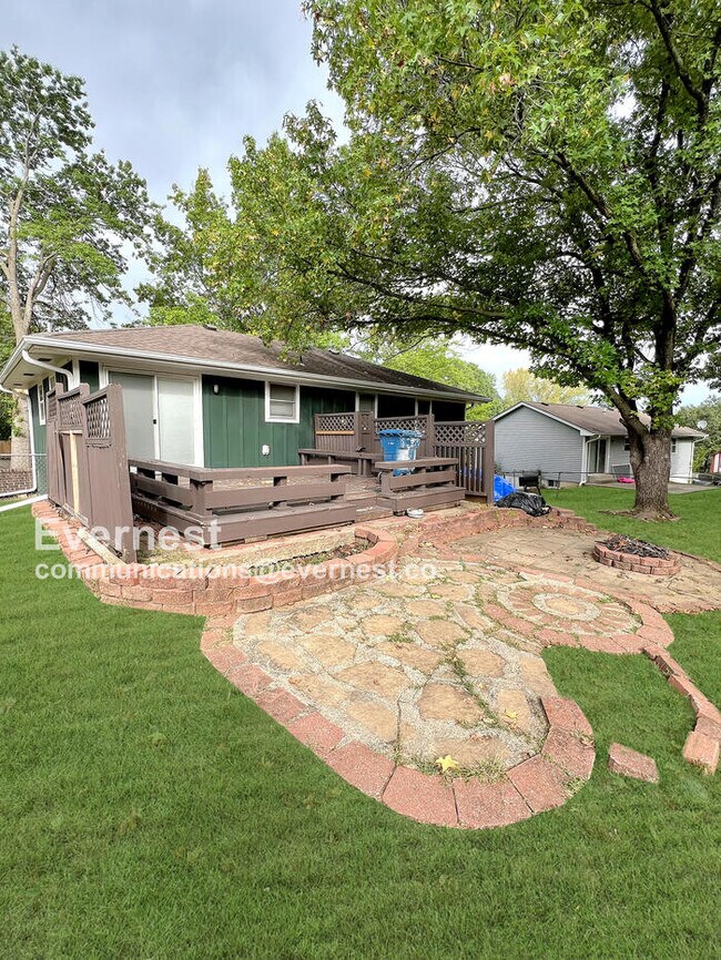 Building Photo - 1303 Michele Dr