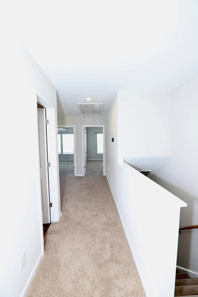 Building Photo - 3680 Moseley Dr